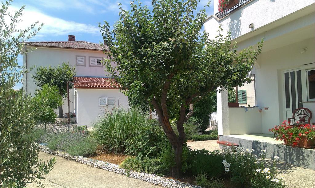 Rooms Hodanić Krk Town Buitenkant foto