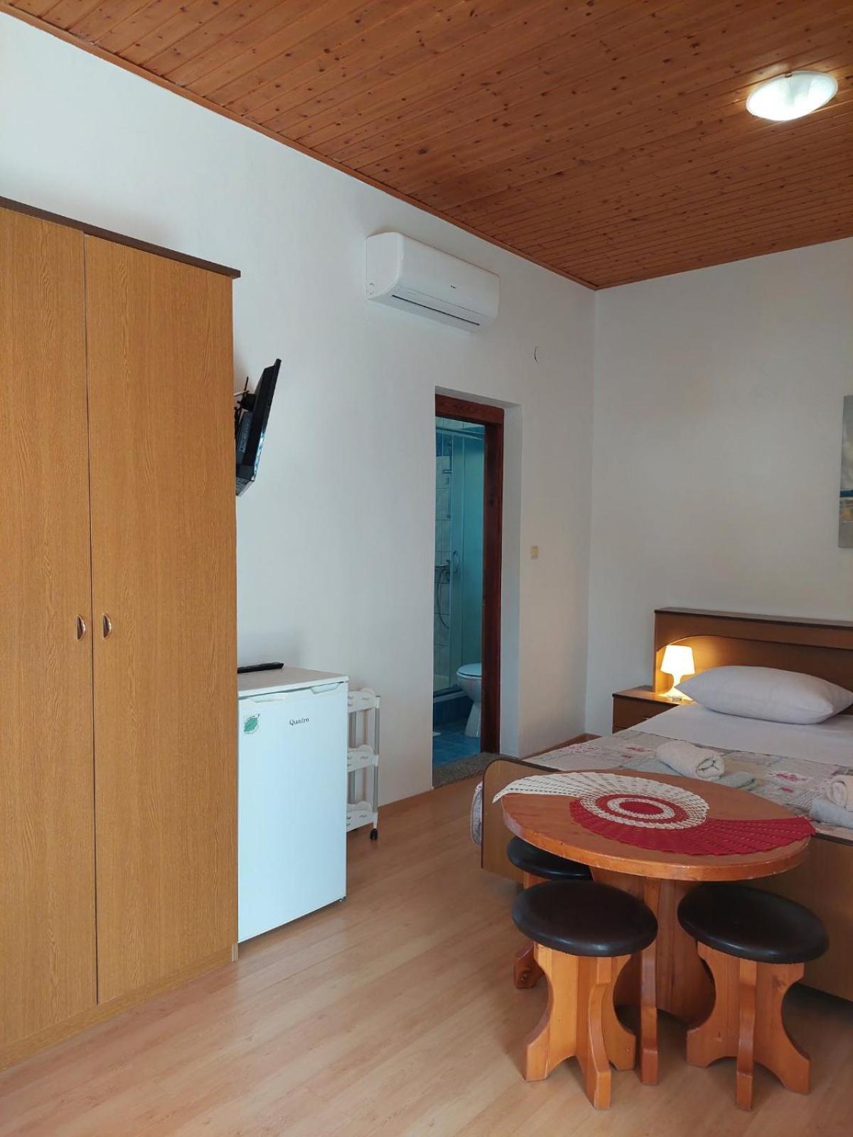 Rooms Hodanić Krk Town Kamer foto